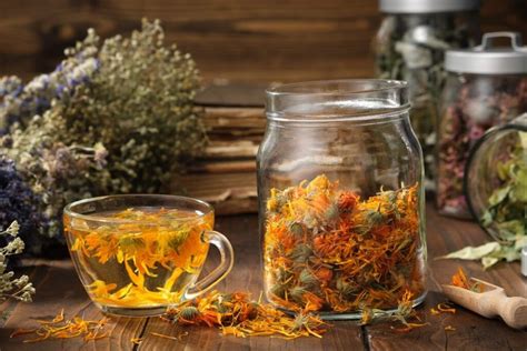 Įvairios žolelės ir jų deriniai arbatoms