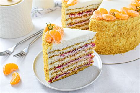 Apelsininis medaus tortas su kalėdiniais papuošimais