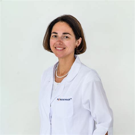 Akušerė padedanti gimdyvei