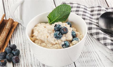 Avižų košė su vaisiais