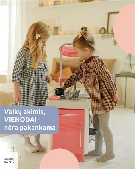 Vaikas renkasi tarp dviejų žaislų