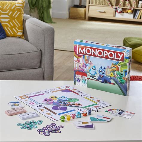 Monopolis Mažiesiems žaidimo lenta ir žaidėjai