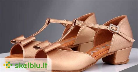 įvairių spalvų ir modelių šokių bateliai