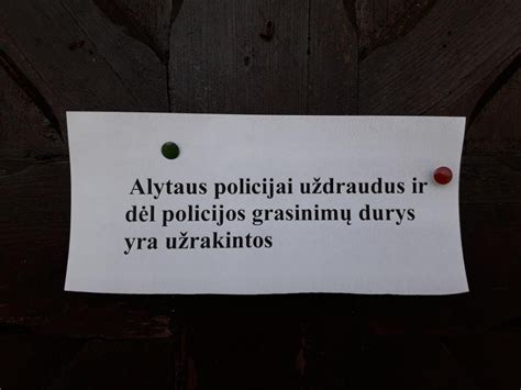 Užrašas +K+M+B ant namų durų