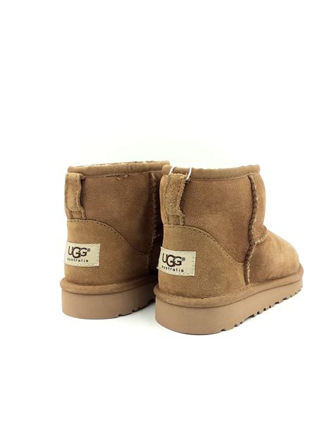 Įvairių spalvų ir modelių UGG stiliaus batai vaikams