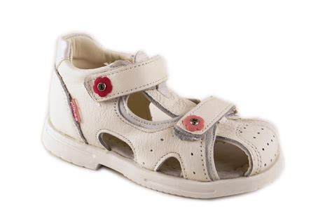 pavyzdžiai vaikiškos avalynės su kietu užkulniu