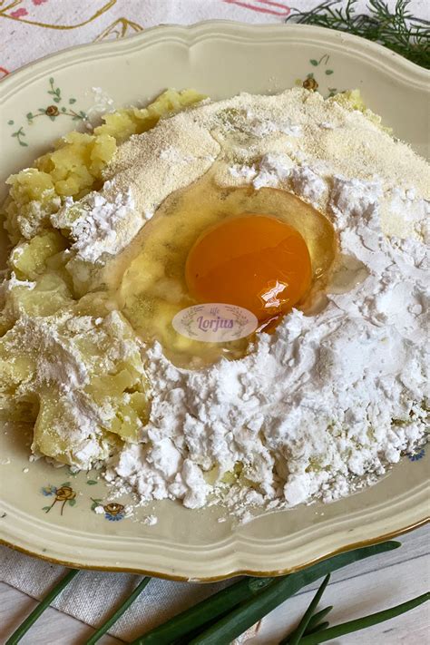 Mokiniai gaminantys dirbtinį sniegą iš bulvių krakmolo