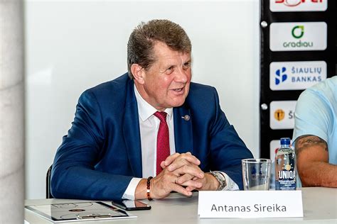 Antanas Sireika su šeima