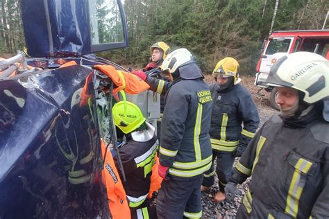 Ugniagesių ir gelbėtojų darbas gaisro vietoje