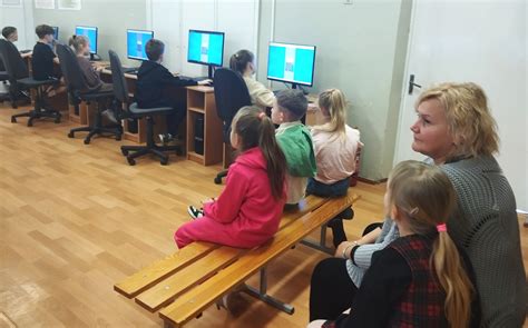 Vaikas, besimokantis daugybos su interaktyvia programėle