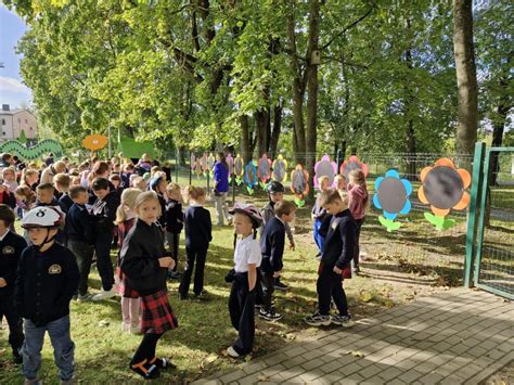 Istorinė nuotrauka: kaimo mokykla ir darželis