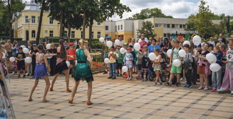 Nuotrauka iš Vaikų globos savaitės renginio: atvirlaiškių rašymo ar festivalio akimirkos