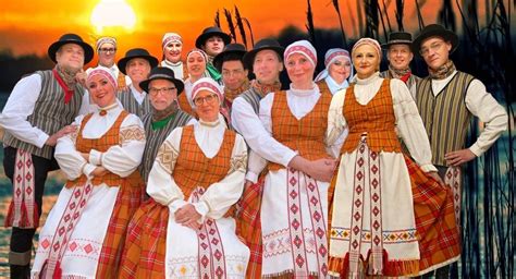 Lietuvių tautinių šokių pasirodymas