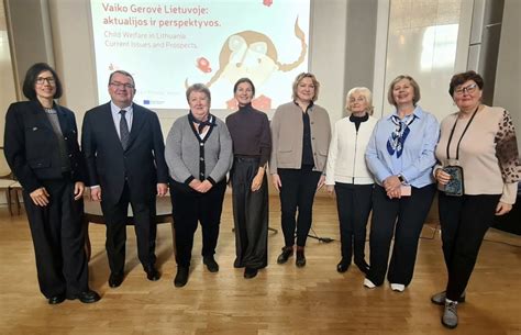 NVO vaikams konfederacijos atstovų apdovanojimas
