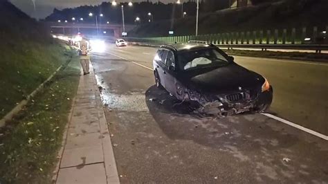 automobiliu avarija siluteje