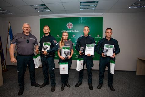 Paieškose dalyvaujančių savanorių ir pareigūnų komanda