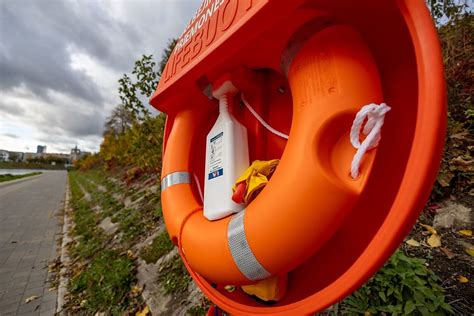 Saugumo ženklai ir įspėjimai prie vandens telkinių