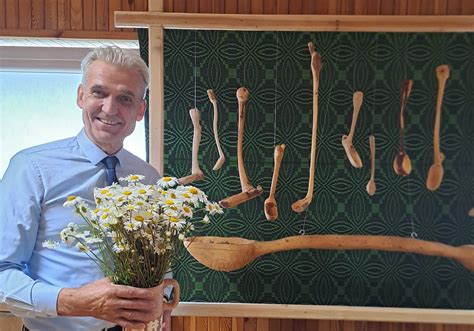 Rimanto Balsio skulptūra ar medžio drožinys
