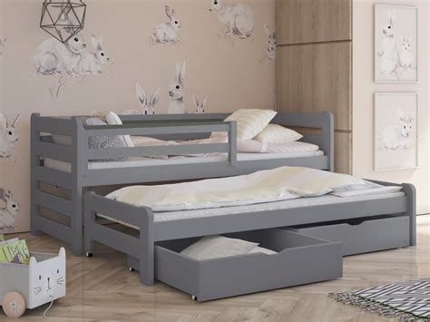 Vaikiška lova su integruotais stalčiais