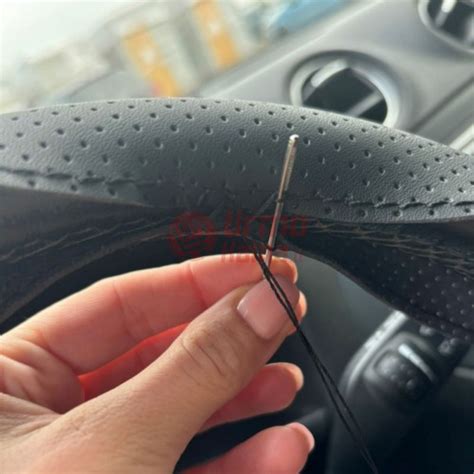 Vaikiško automobilio salonas su vairo mechanizmu