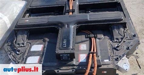 Vaikiško elektromobilio akumuliatorius ir elektros laidai