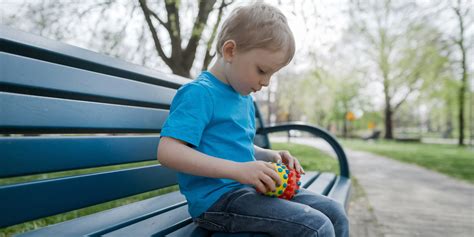 Vaikų Aspergerio sindromo socialinio bendravimo sunkumų iliustracija