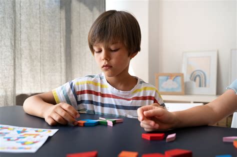 Vaikas su Aspergerio sindromu, užsiimantis mėgstama veikla