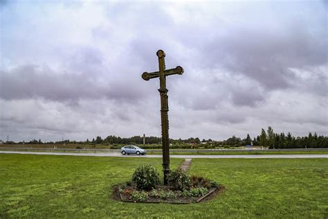Baltijos kelio atminimo ženklas arba kryžius Trakuose