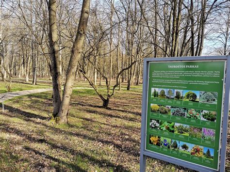 Moksleiviai dalyvauja STEM projekto ekspedicijoje Jonavos Taurostos parke