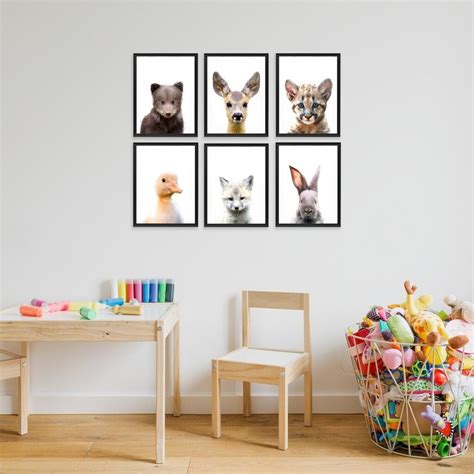 Emocinis plakatų dizainas su gyvūnų portretais