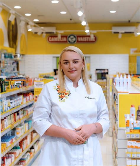 vaistininkė konsultuojanti nėščiąją