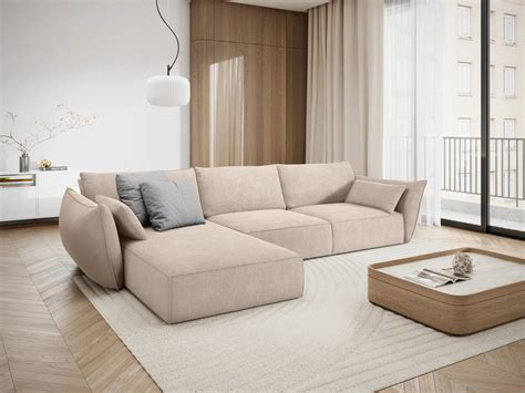 Svetainės interjeras su kampine sofa