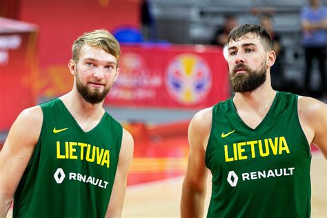 Domantas Sabonis ir Jonas Valančiūnas NBA rungtynėse