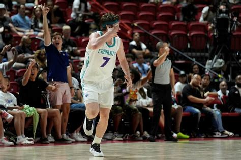 NBA Vasaros lygos rungtynės ir jauni žaidėjai