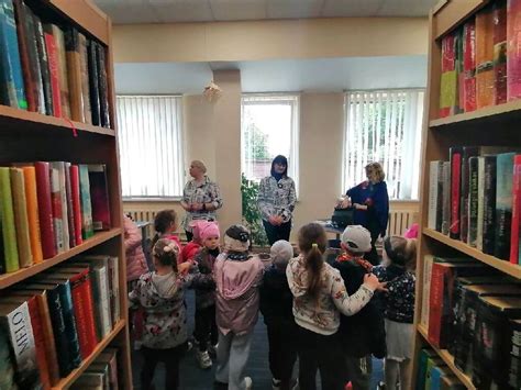vaikai švenčia tarptautinę vaikų gynimo dieną bibliotekoje