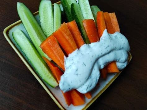 Daržovių lazdelės su padažu