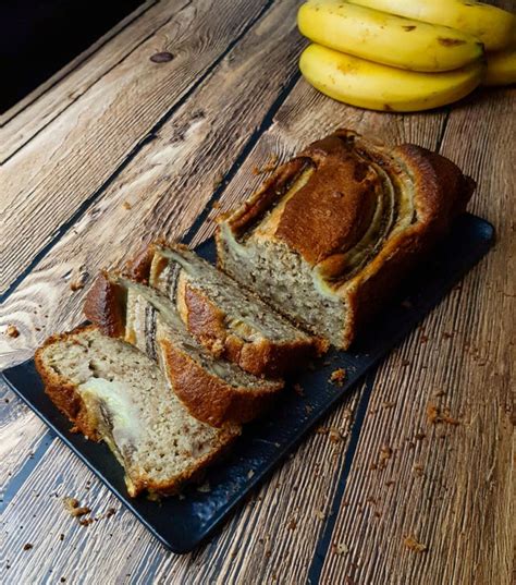 nuotrauka su vaikais ir bananų duona