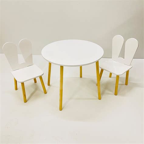 Baltas vaikiškas staliukas su kėdutėmis