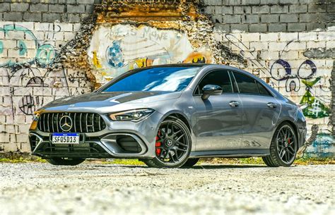 Mercedes AMG CLA 45s multimedijos skydelio ir salono detalės