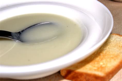 Dubuo su kreminę žiedinio kopūsto sriuba