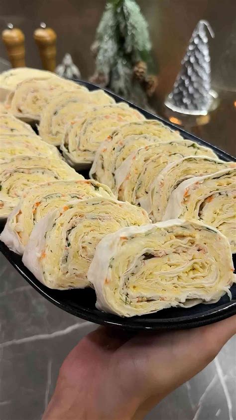 Įvairių lavašo suktinukų įdarų ingredientų idėjos
