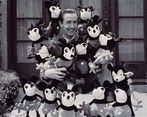 Waltas Disney su peliuko Mikio lėlėmis