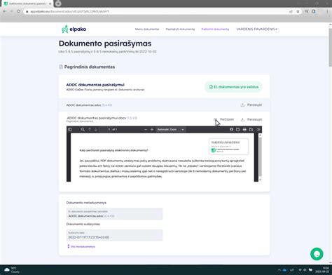 Šeima pildo dokumentus kompiuteriu