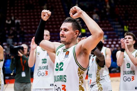 Edgaras Ulanovas jaunimo rinktinėje triumfuoja su aukso medaliu