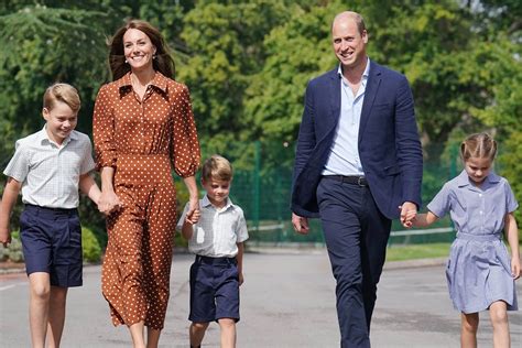 Karališkosios šeimos vaikai žaidžia