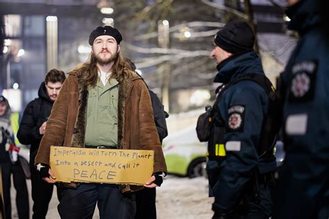 Protestas prie JAV ambasados Vilniuje dėl tautinių mažumų teisių