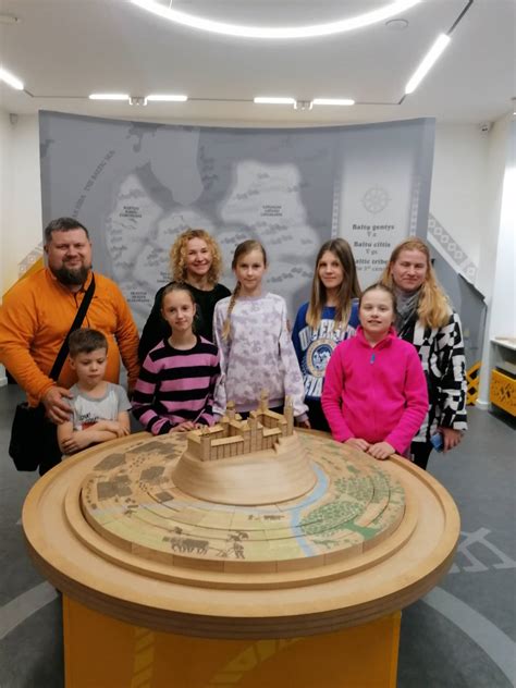 Vaikai dalyvauja būrelio veikloje