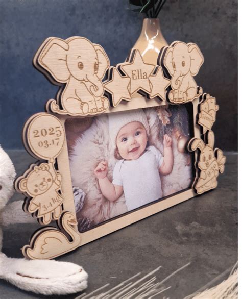 Medinis rėmelis su vaiko gimimo metrikais