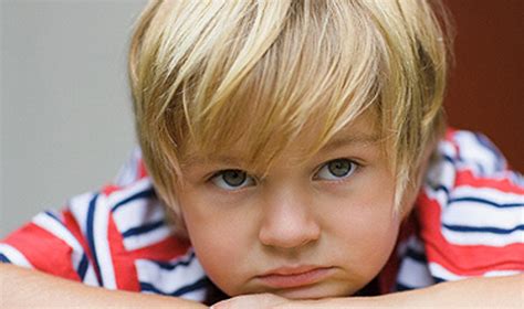 Vaikas nindzės kostiumu