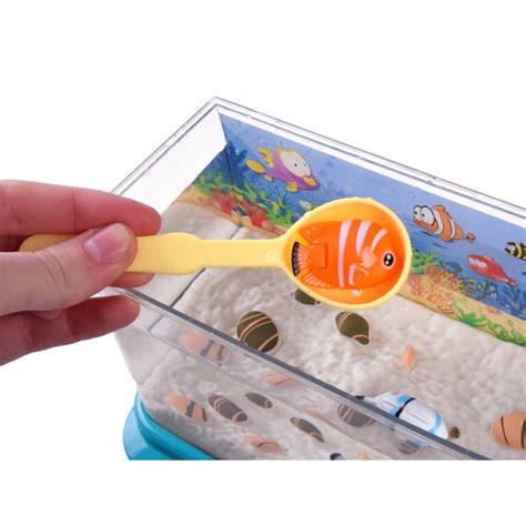 Vaikiškas akvariumas su žaislinėmis žuvimis